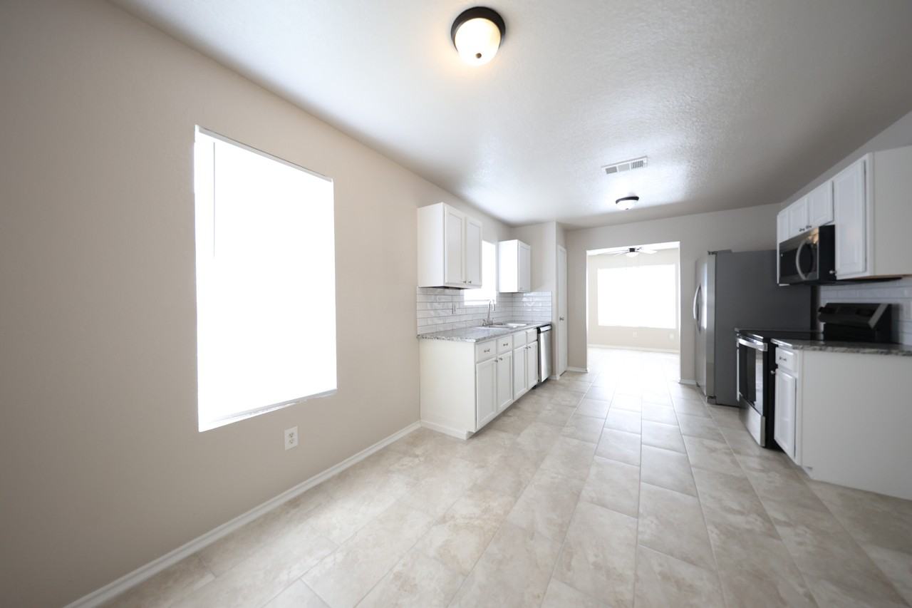 812 Gary Loop - Photo 6 of 26