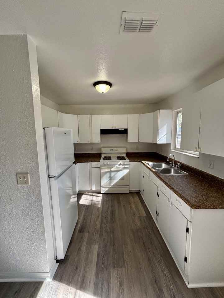 1528 Ne 31st St - Photo 7 of 28