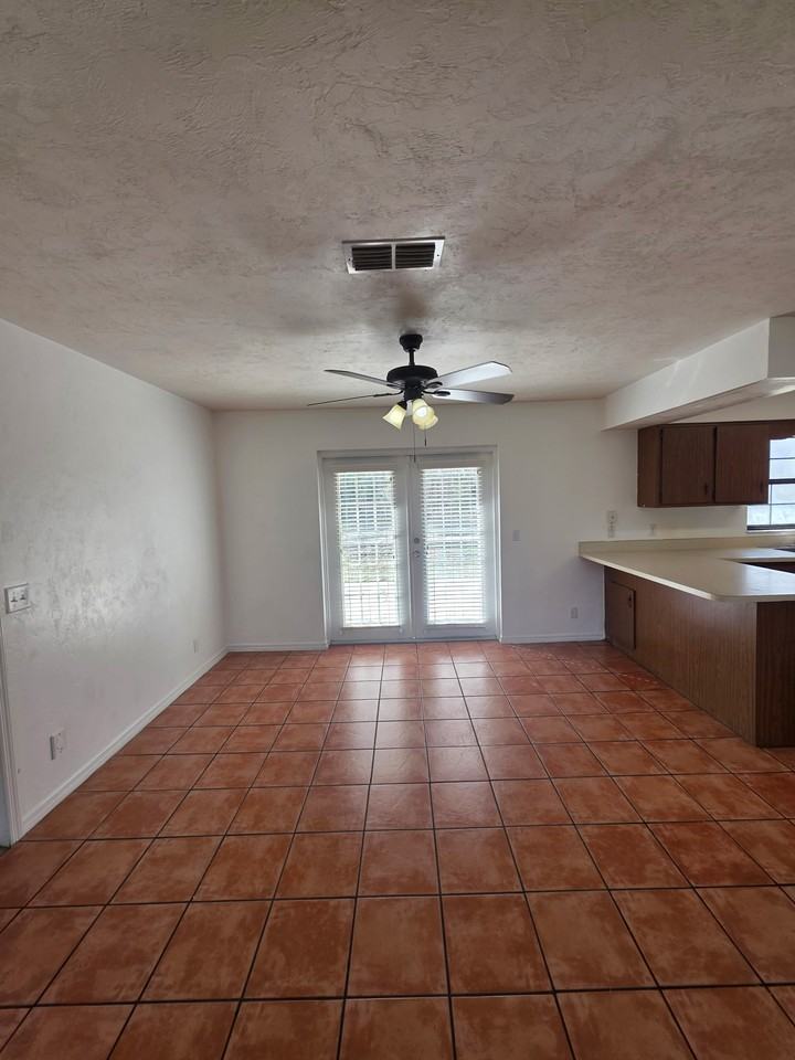 4250 Ne 2nd Ct - Photo 3 of 13