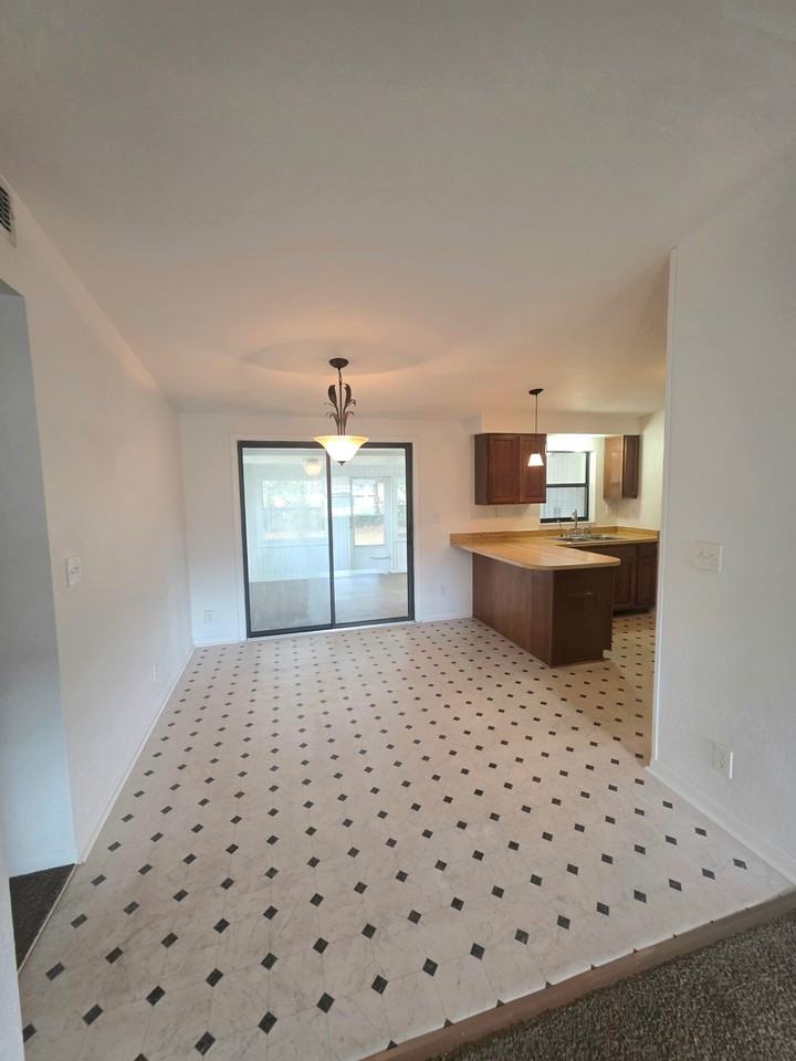 4615 Nw 44th Ct - Photo 2 of 14