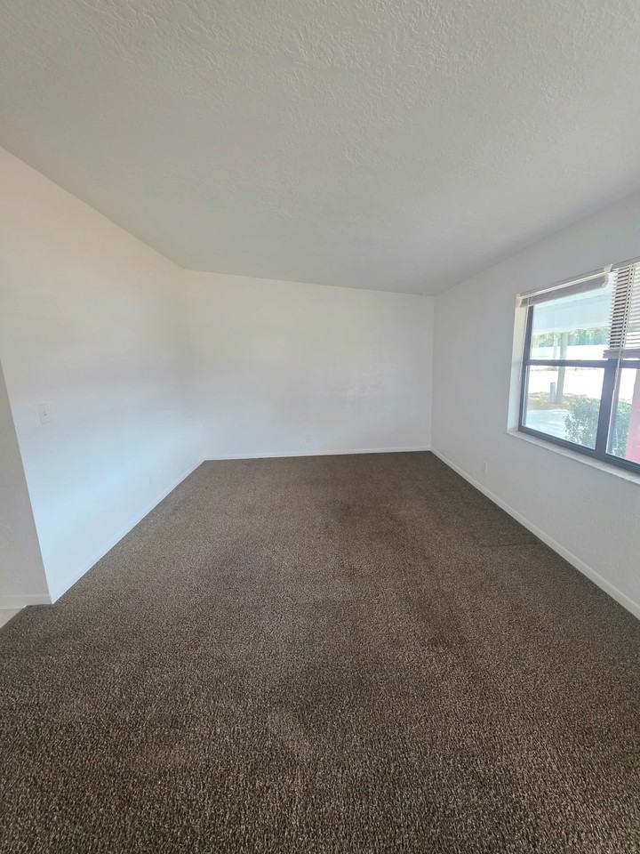 4615 Nw 44th Ct - Photo 3 of 14