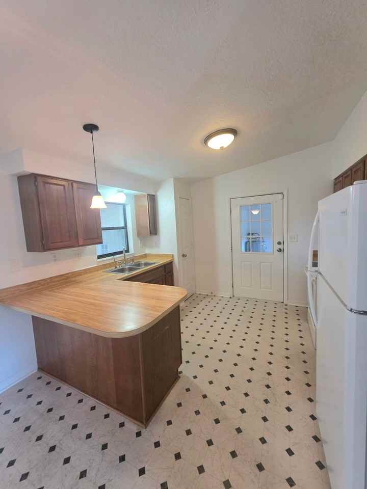 4615 Nw 44th Ct - Photo 4 of 14