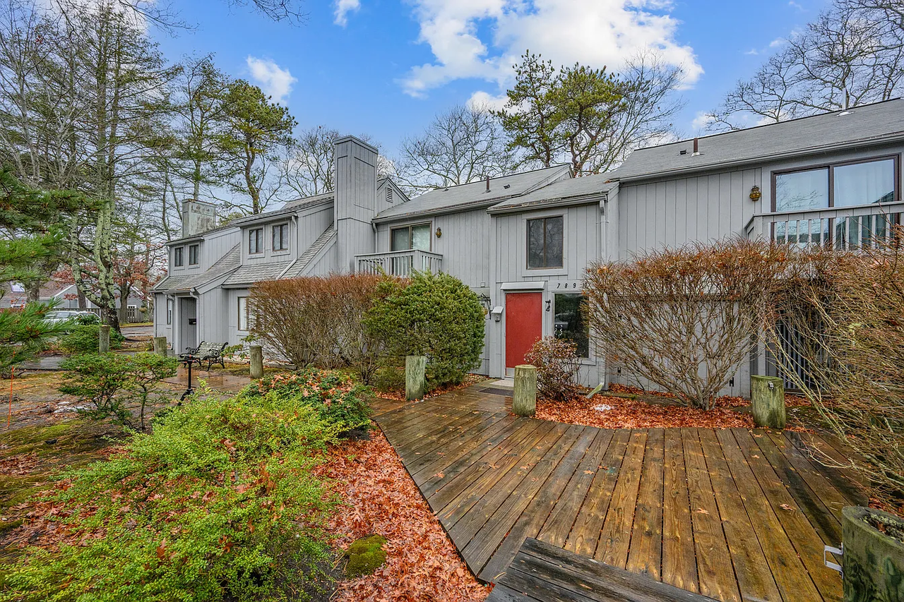 855 W Main St #7 - Photo 3 of 11