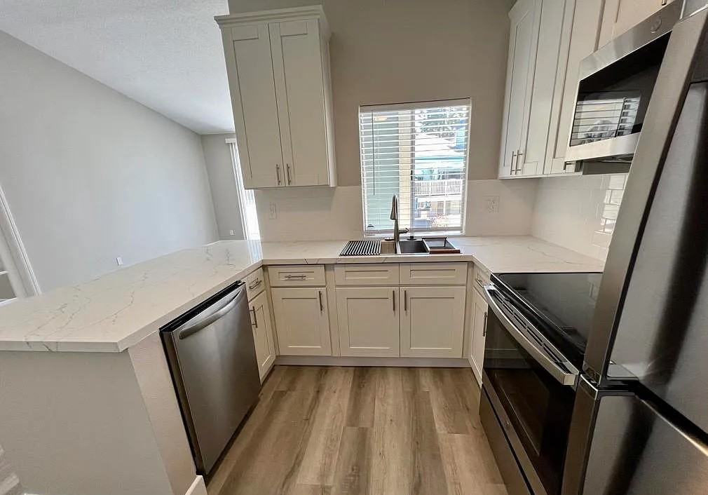 2390 Pleasant Way #F - Photo 4 of 10