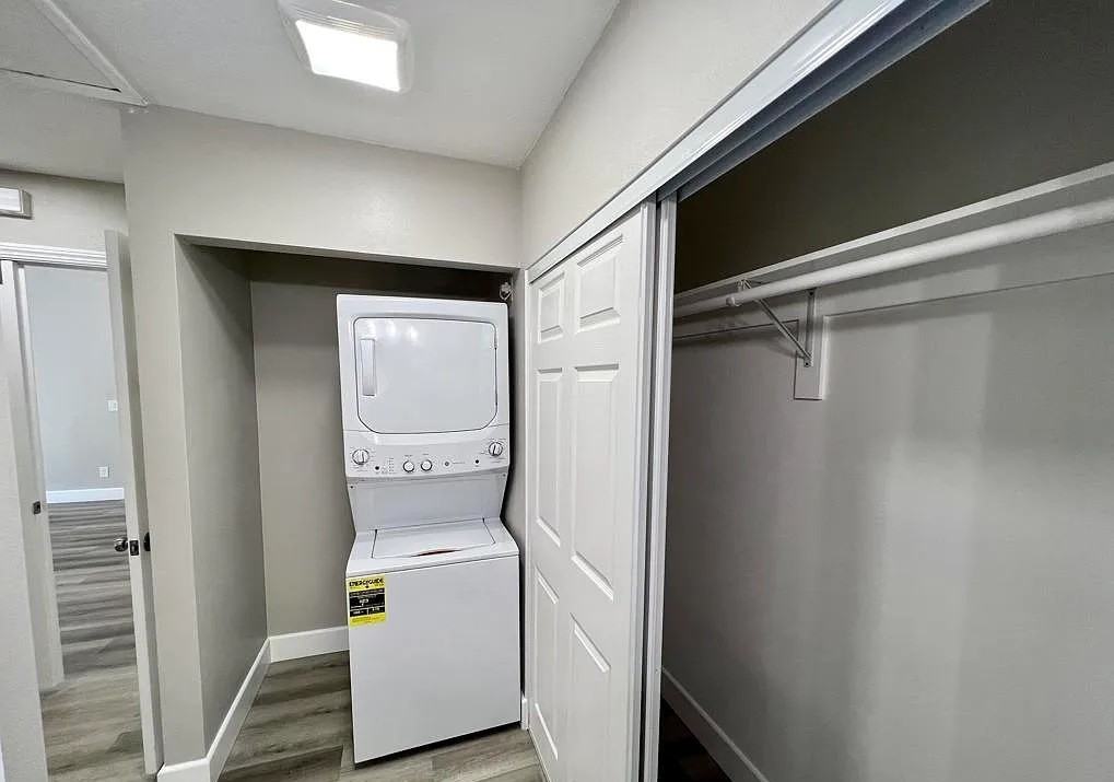 2390 Pleasant Way #F - Photo 7 of 10