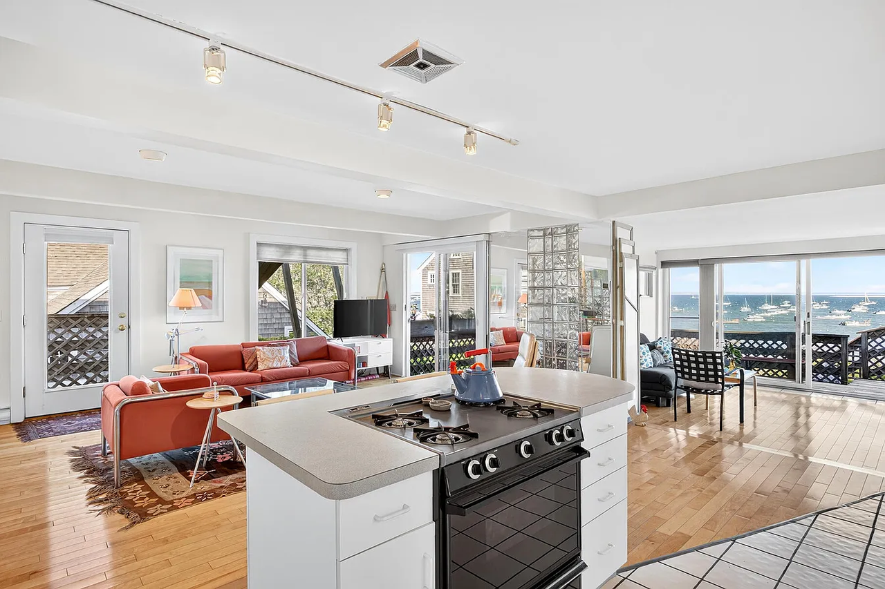 155 Commercial St #4