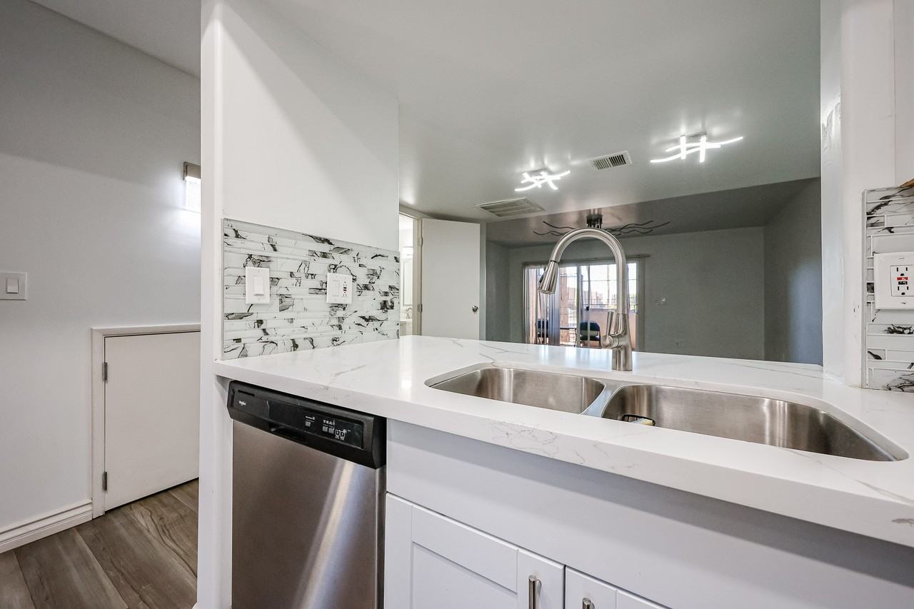 1601 W Sunnyside Dr #153 - Photo 3 of 30