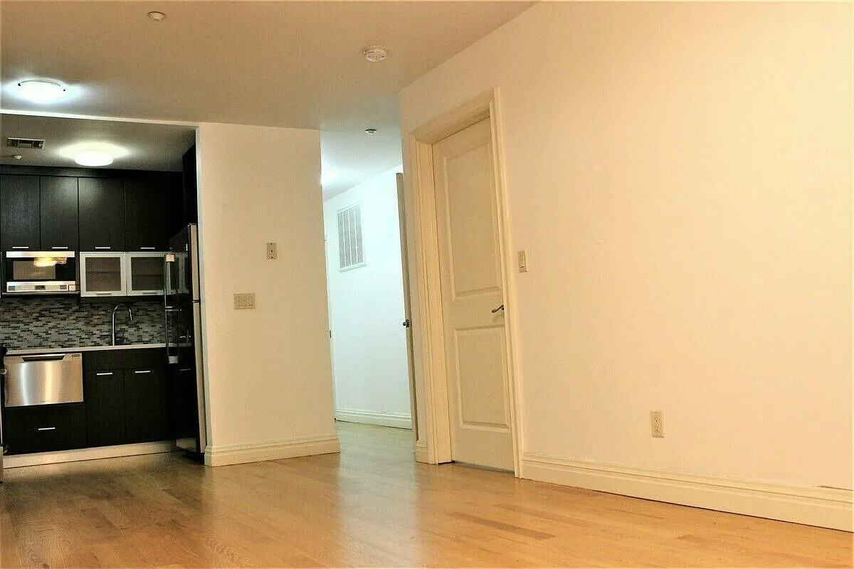 210 Bennett Ave #4D - Photo 4 of 15