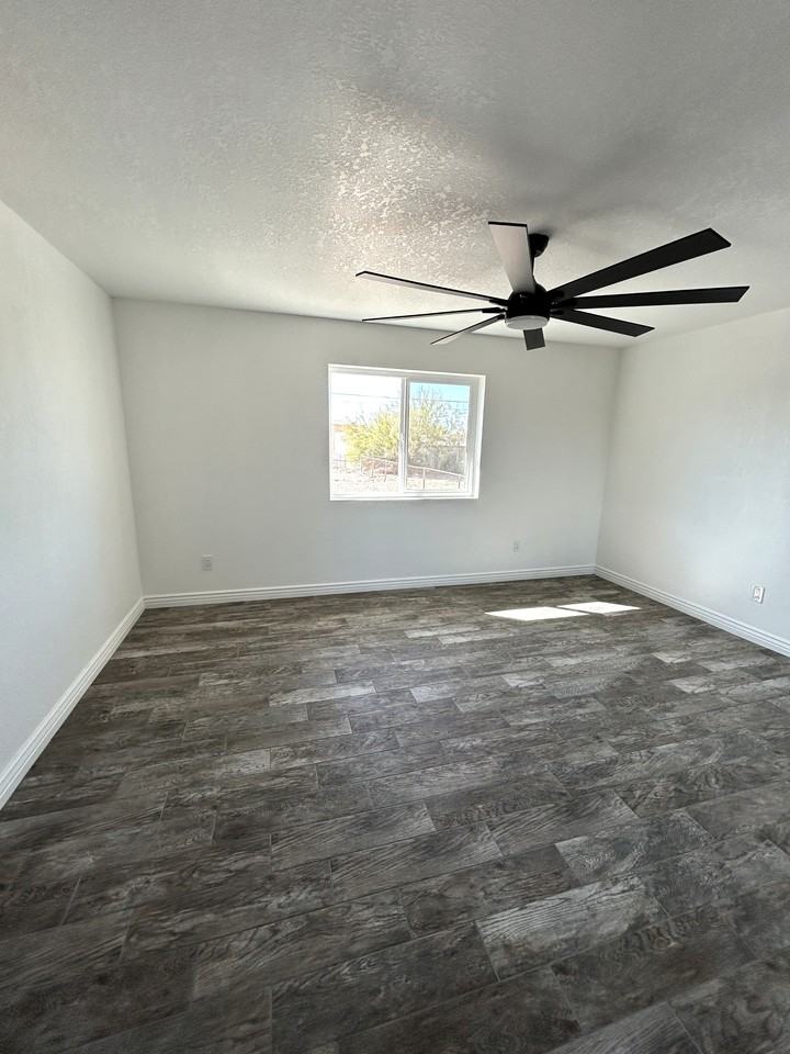 2780 Cisco Dr N - Photo 3 of 17