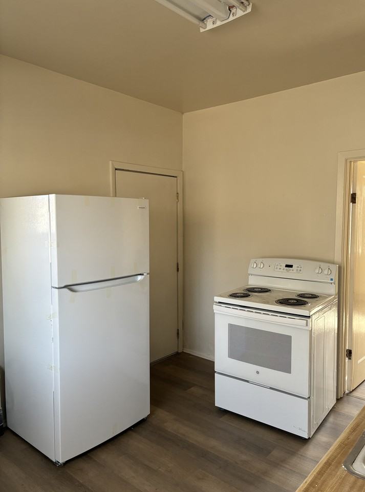 729 Pine St - Photo 3 of 7