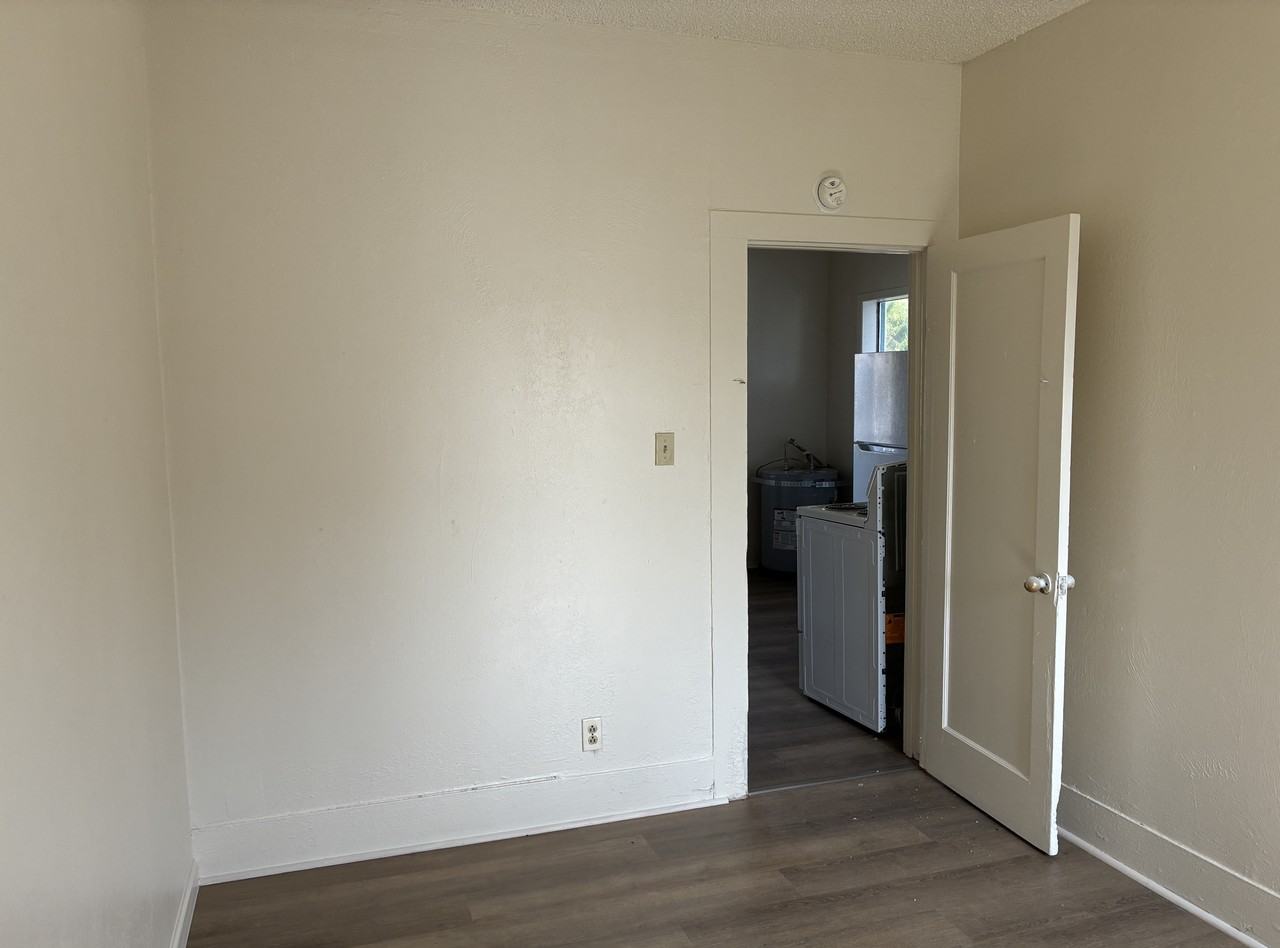 729 Pine St - Photo 5 of 7