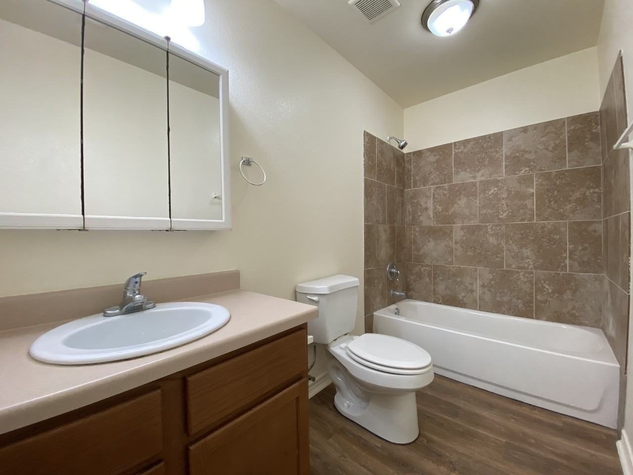 1111 Maple St - Photo 7 of 11