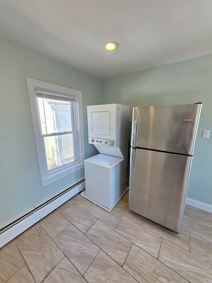 18 Highland St - Photo 5 of 17