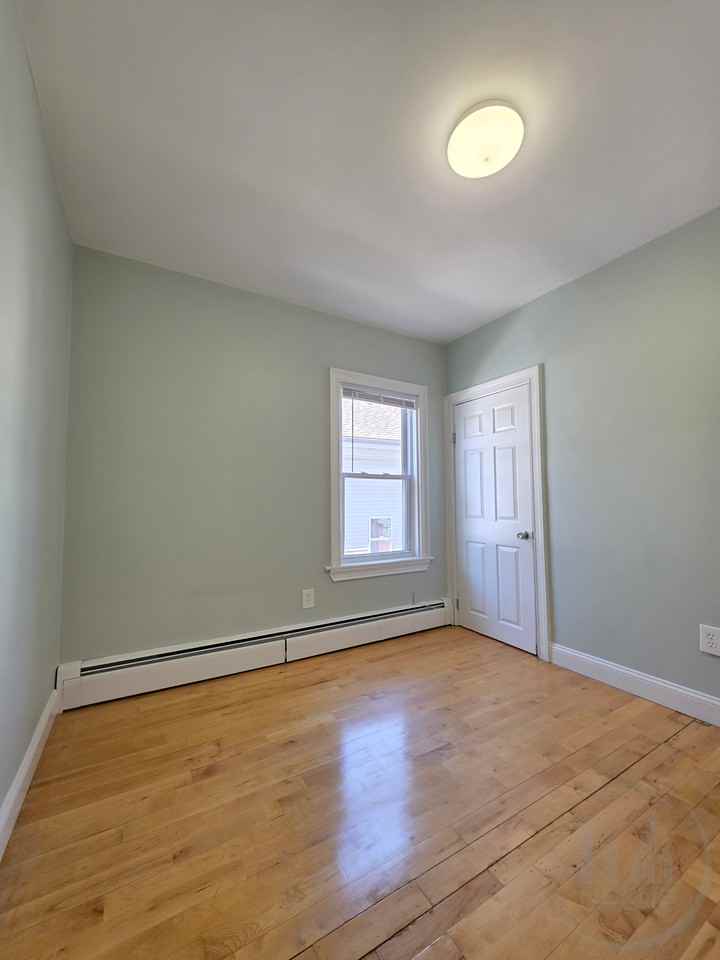 18 Highland St - Photo 7 of 17