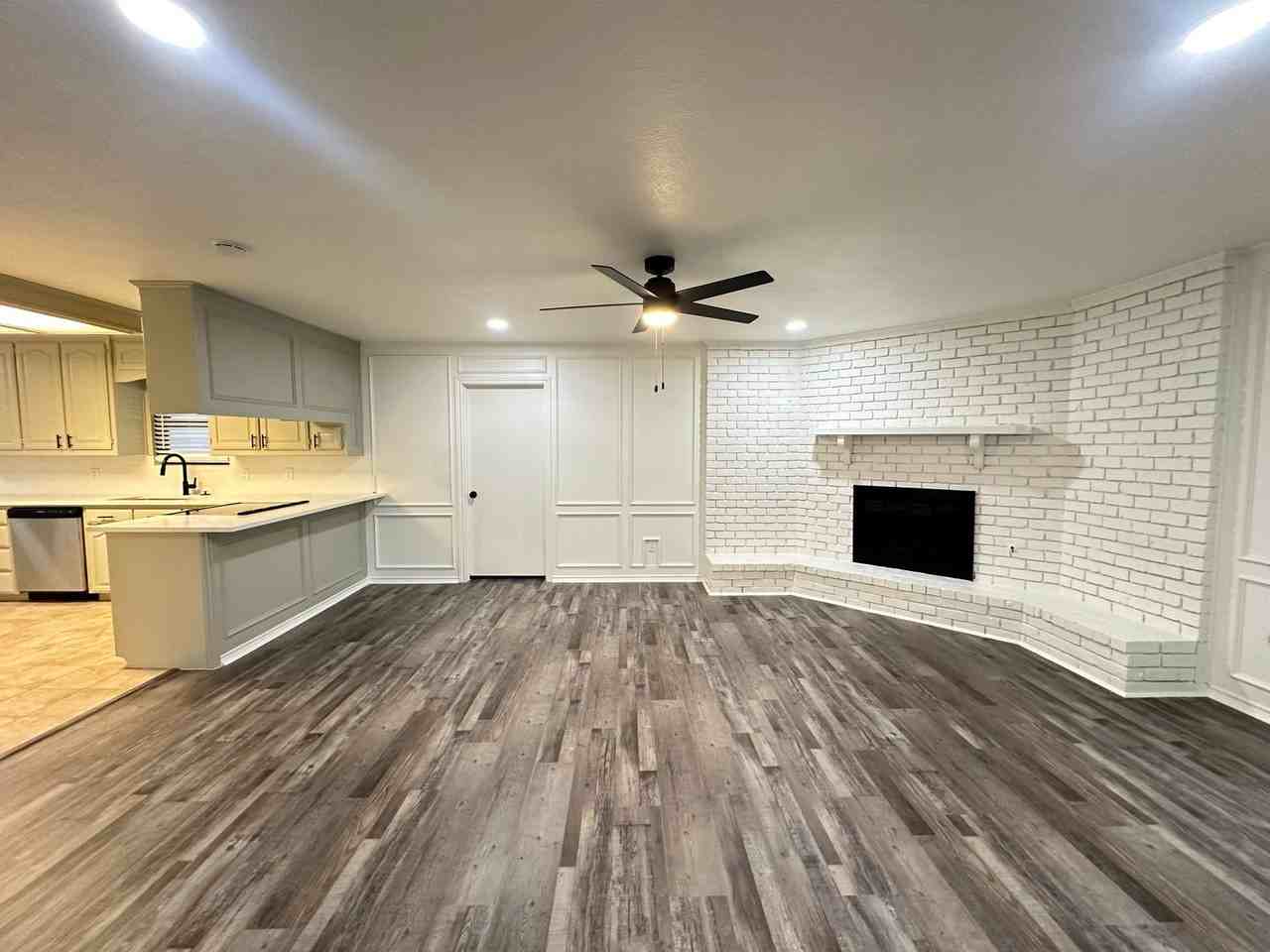 1004 Ridgefield Dr - Photo 4 of 21