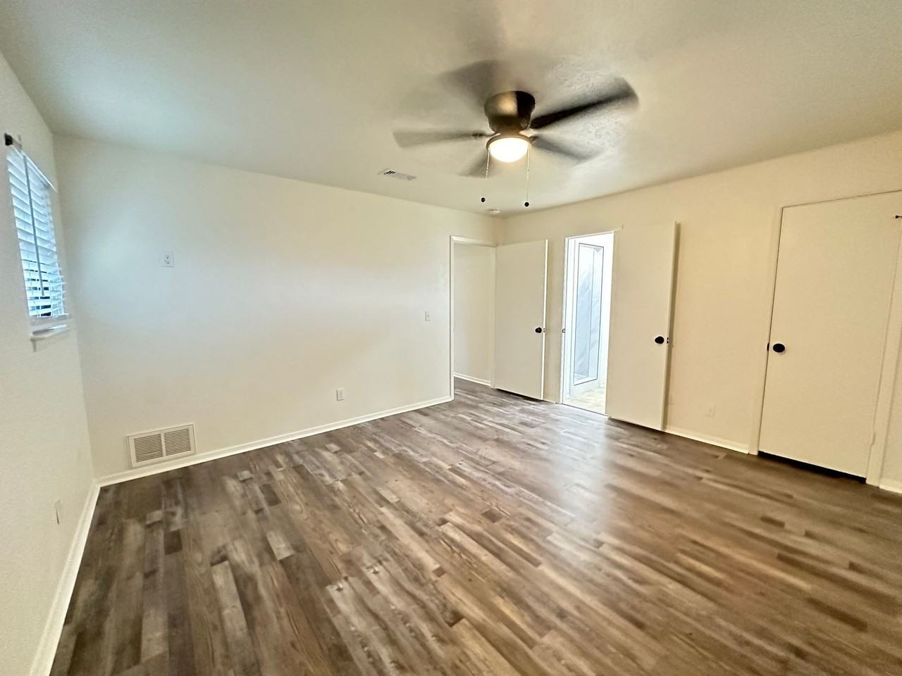 1004 Ridgefield Dr - Photo 7 of 21