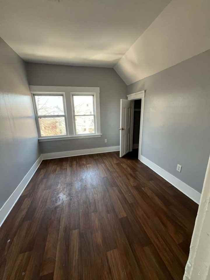 436 Poplar St - Photo 2 of 9