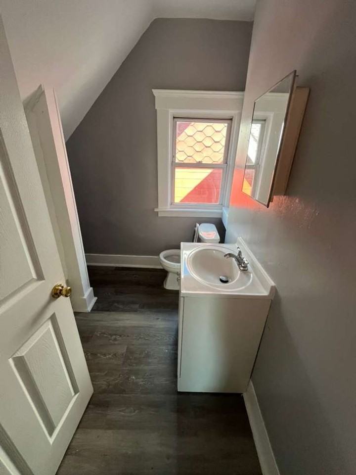 436 Poplar St - Photo 3 of 9