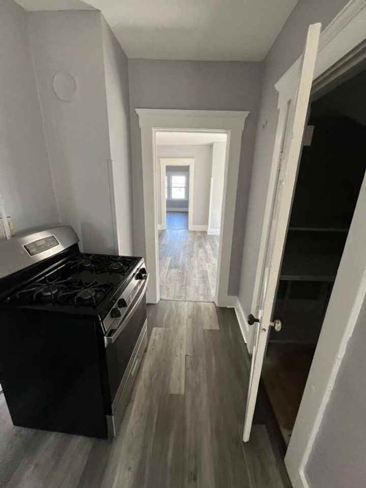 436 Poplar St - Photo 4 of 9