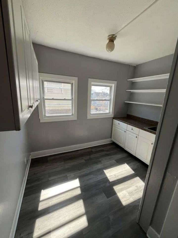 436 Poplar St - Photo 6 of 9