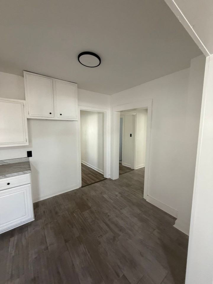 890 Charles Pl - Photo 4 of 17