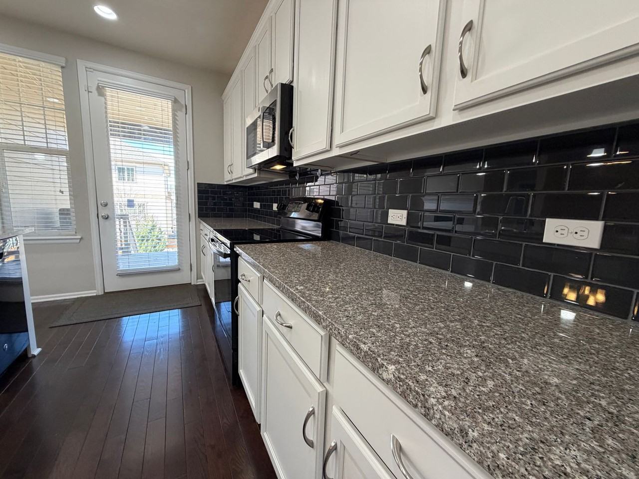 5015 S Wenatchee St - Photo 4 of 50