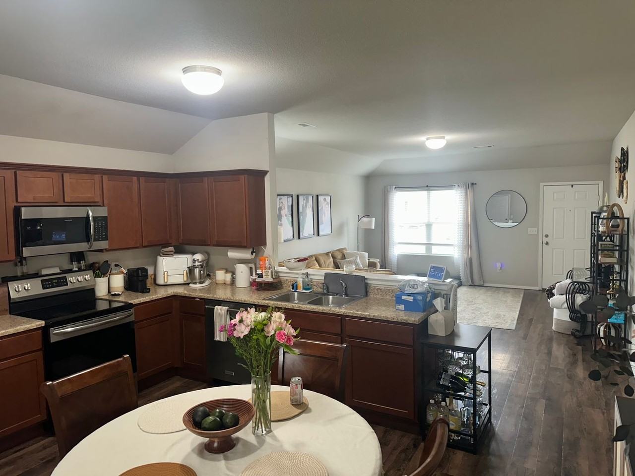 7765 Bridgegate Ave - Photo 3 of 16