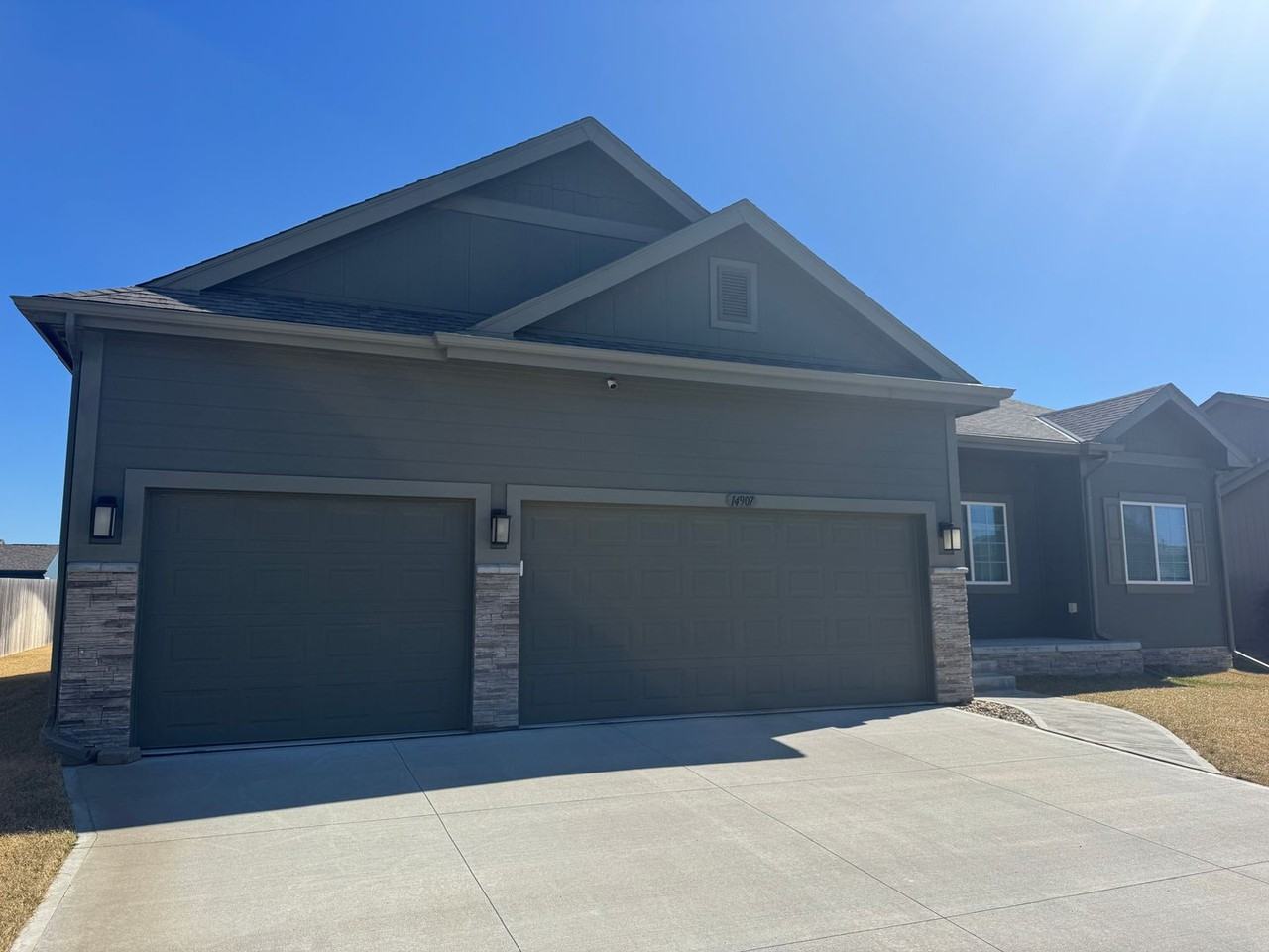 14907 S 19th St - Photo 2 of 33