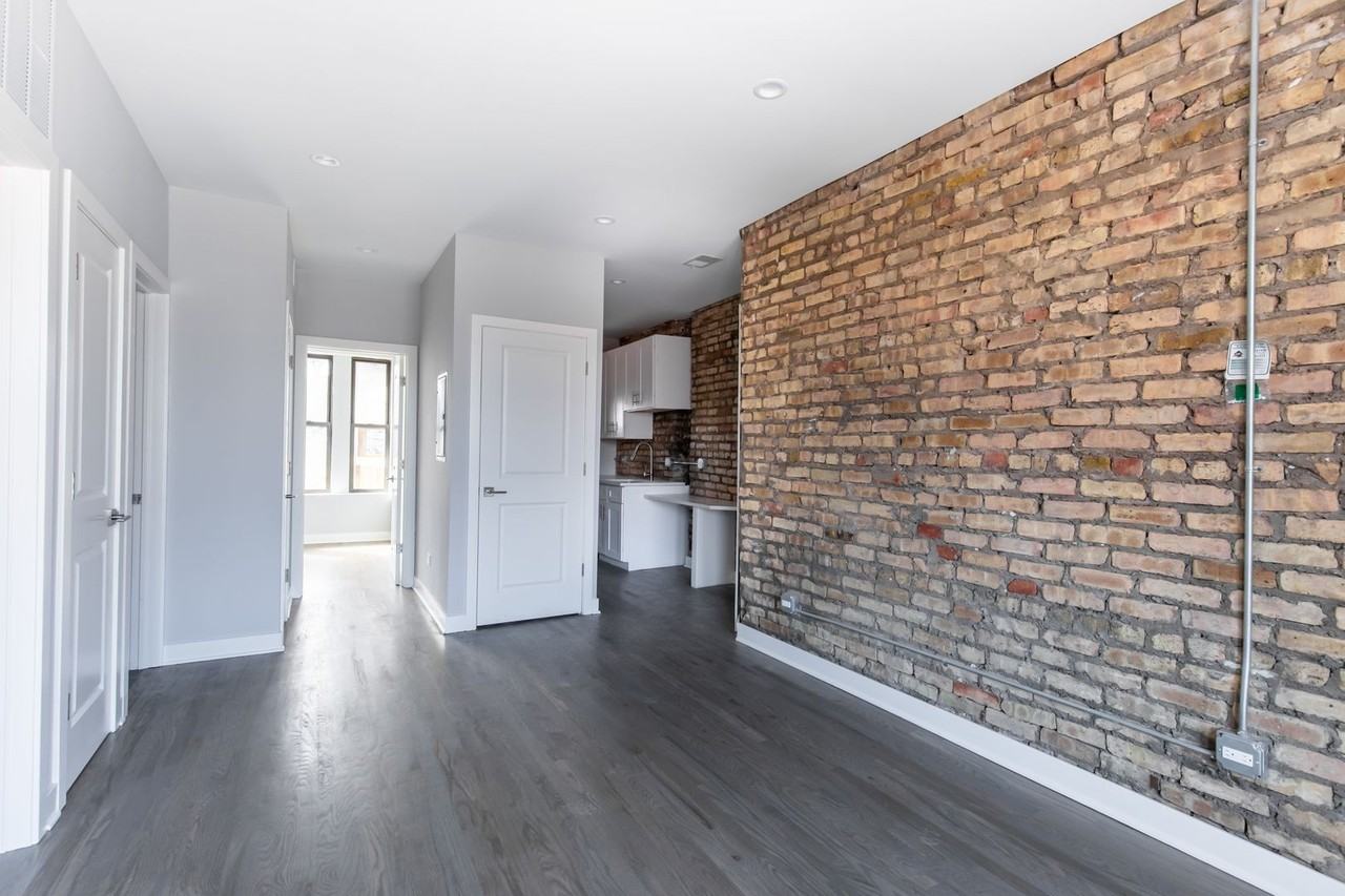 3438 N Seminary Ave #2 - Photo 3 of 11