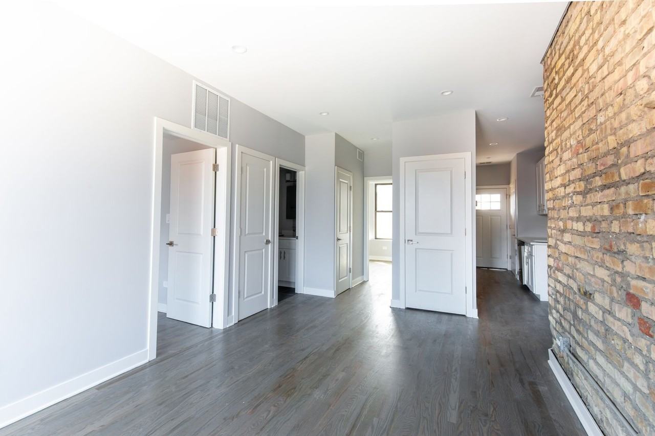 3438 N Seminary Ave #2 - Photo 4 of 11