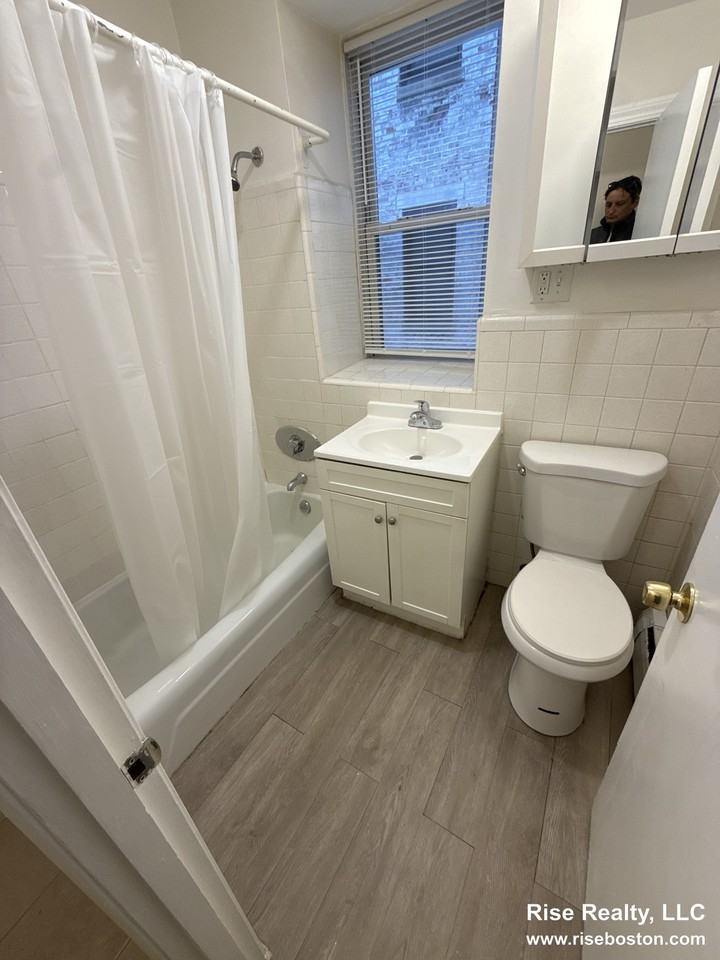 94 Queensberry St #8 - Photo 7 of 8