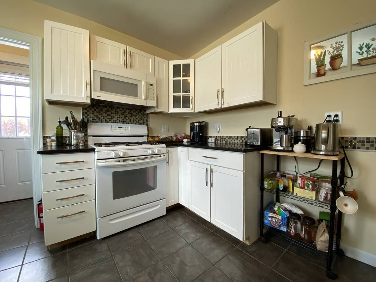 Vassar St #1 - Photo 4 of 11