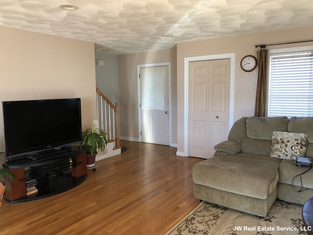 111 Oxford St #B - Photo 4 of 23