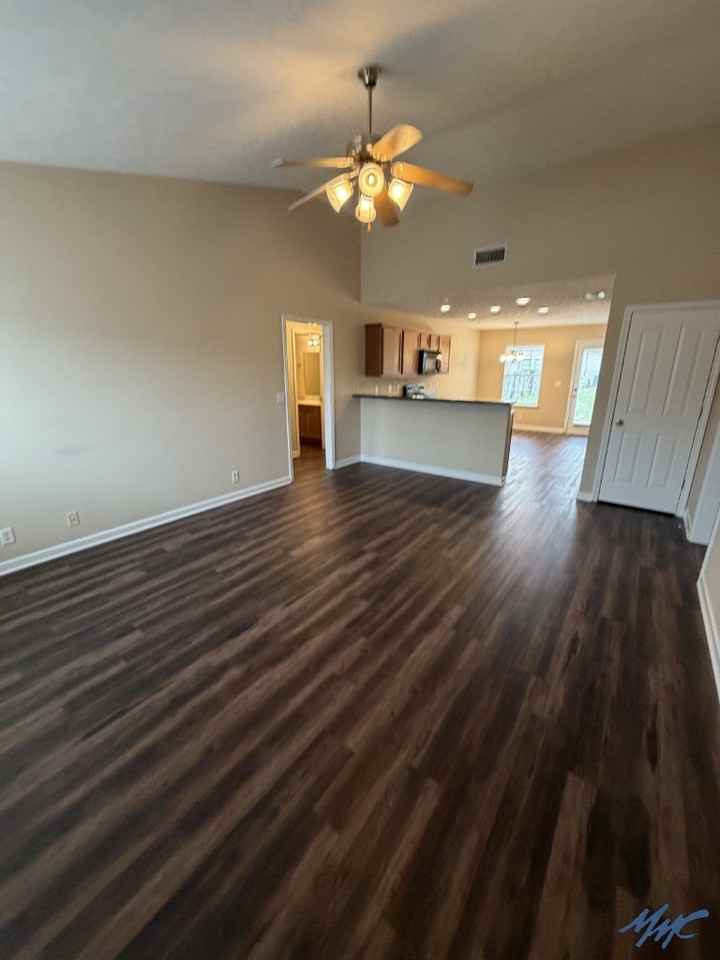 1927 Colyn Ave - Photo 2 of 15