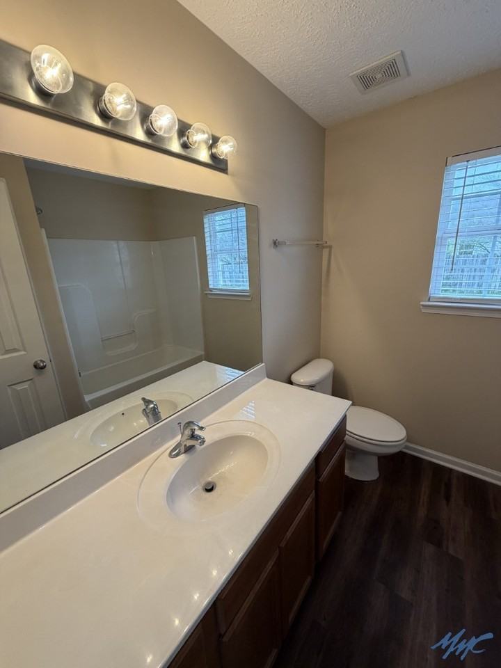 1927 Colyn Ave - Photo 6 of 15