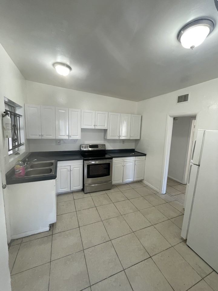 4526 Fairview St #NA - Photo 2 of 11