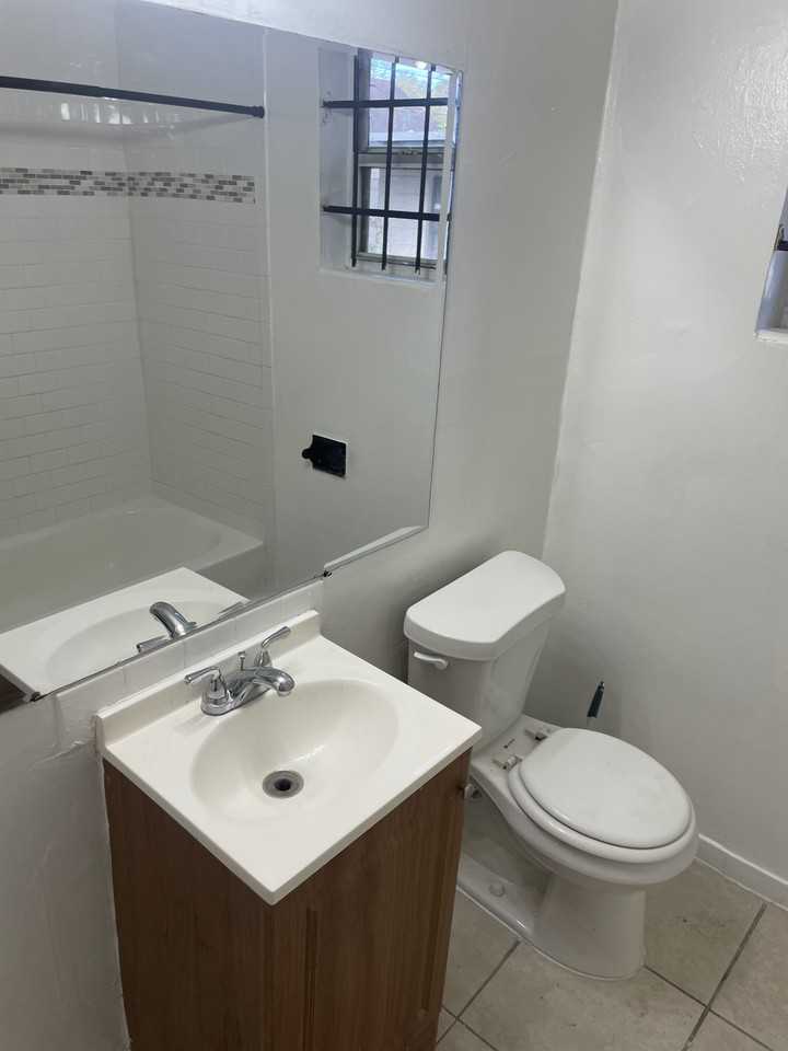 4526 Fairview St #NA - Photo 4 of 11