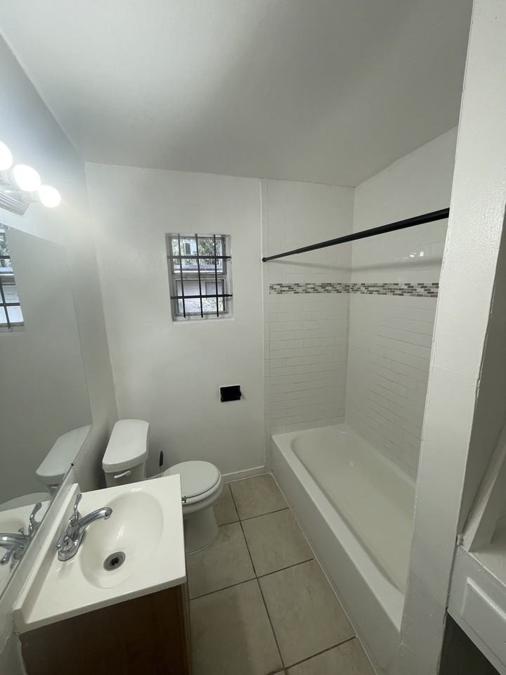 4526 Fairview St #NA - Photo 6 of 11