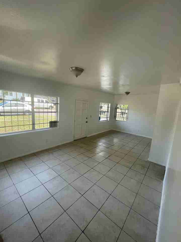 4526 Fairview St #NA - Photo 7 of 11