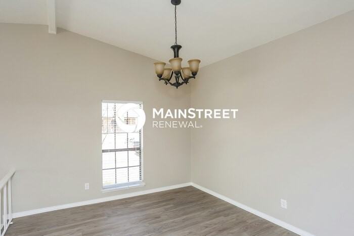 2122 Stockton Trl - Photo 5 of 16