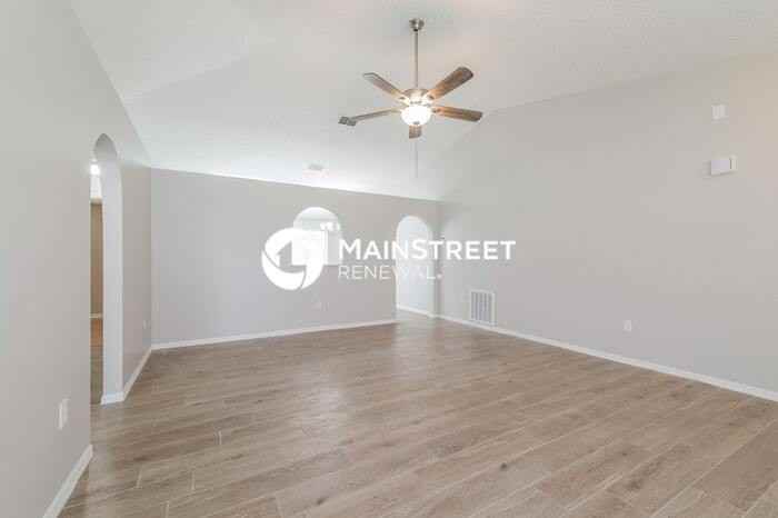 721 Pelican Ct - Photo 2 of 16