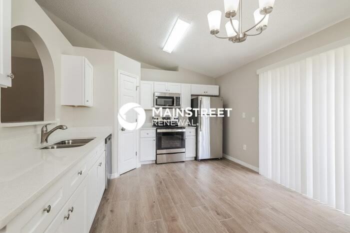 721 Pelican Ct - Photo 6 of 16