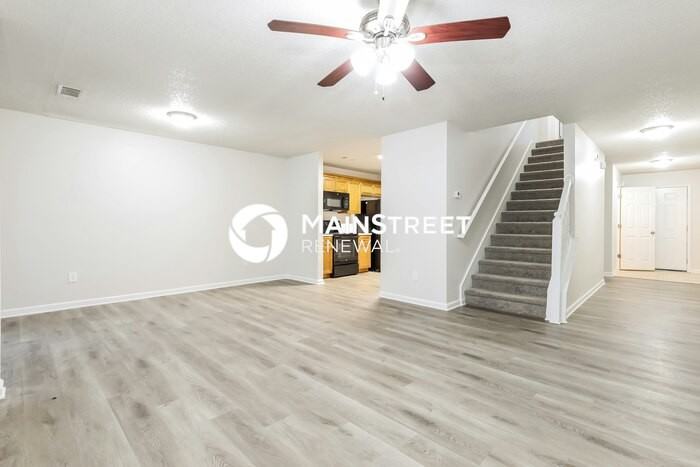 700 Parkway Rd - Photo 2 of 17