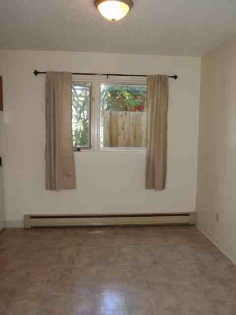 514 Rollins St #1 - Photo 4 of 10