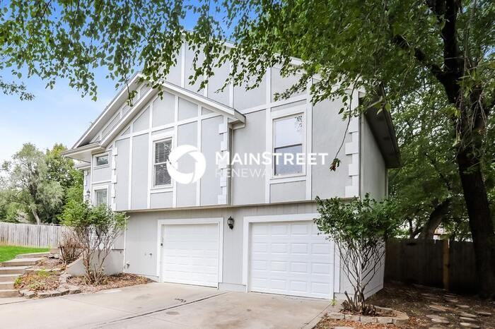 701 York Dr - Photo 2 of 17