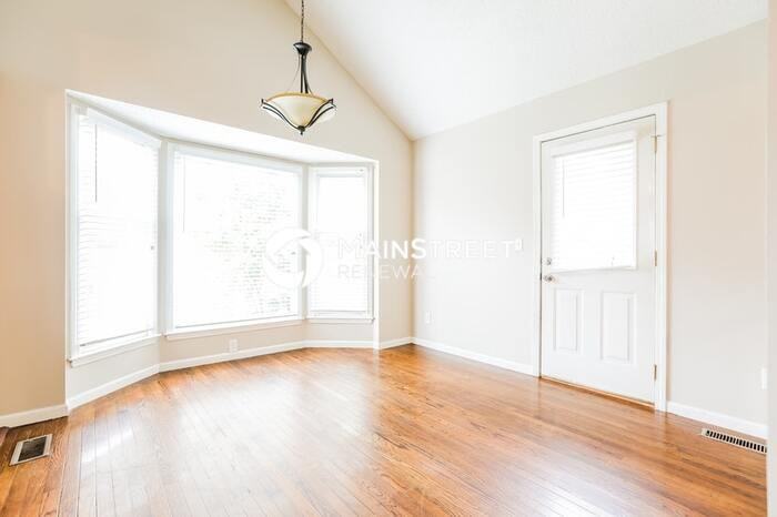 701 York Dr - Photo 5 of 17