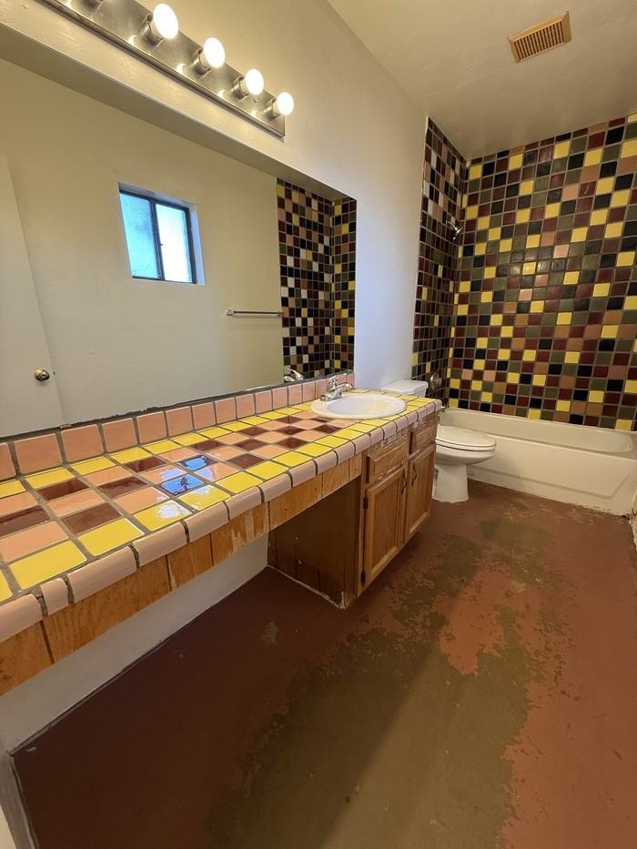 1355 N Columbus Blvd #A - Photo 6 of 12