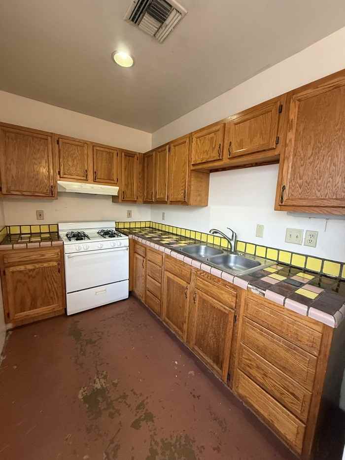 1355 N Columbus Blvd #A - Photo 7 of 12