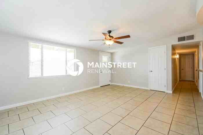 1702 S Avenida Del Sol - Photo 3 of 16