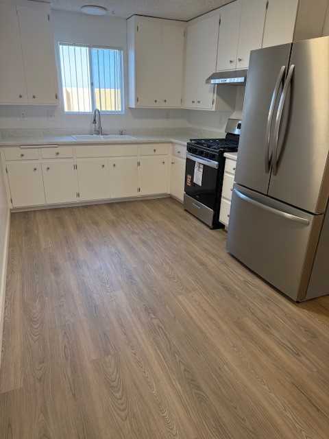 364 7th St #B - Photo 5 of 10